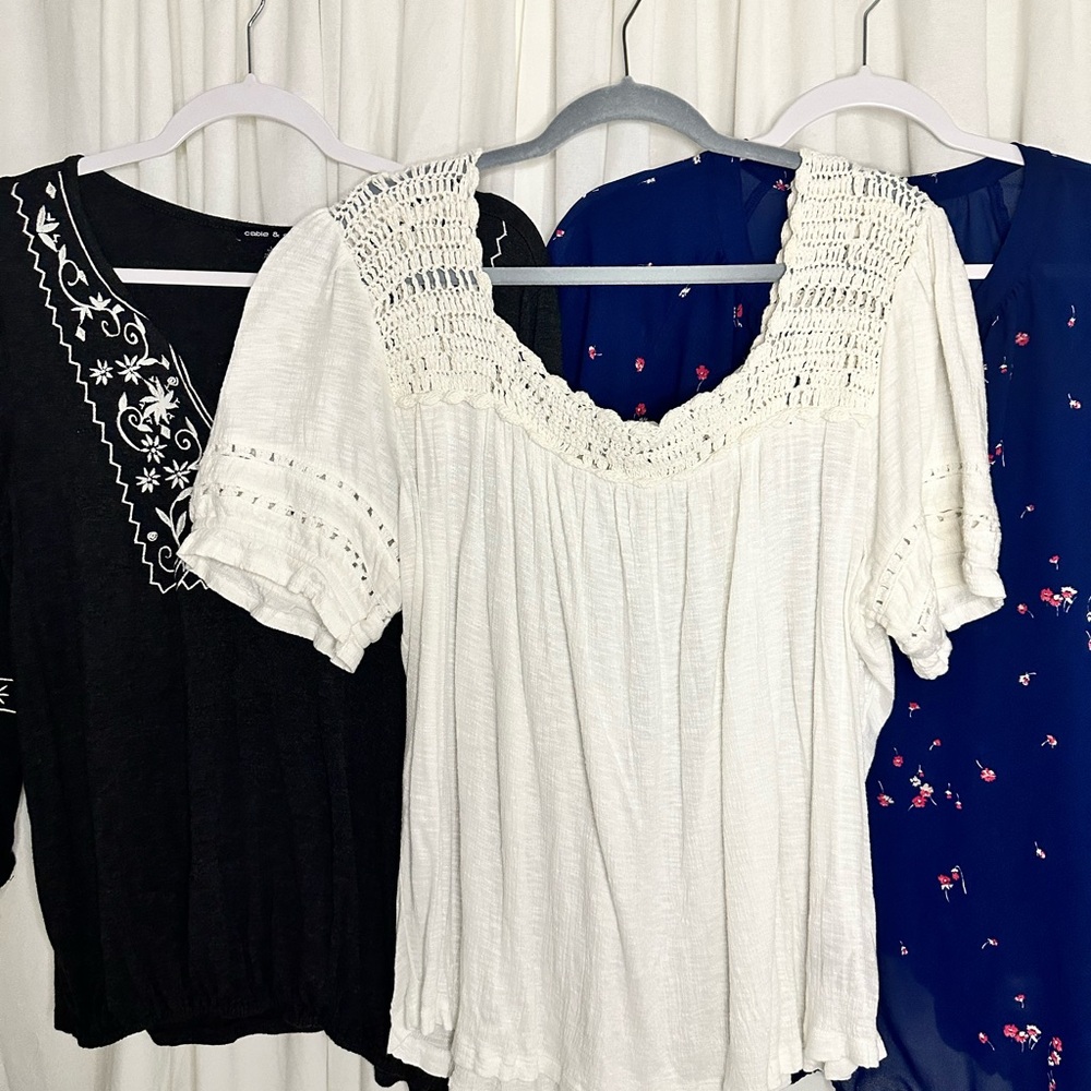 3 blouses bundle. - Picture 3 of 3